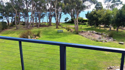 Four Seasons Waterfront Villas - Accommodation Rockhampton 0