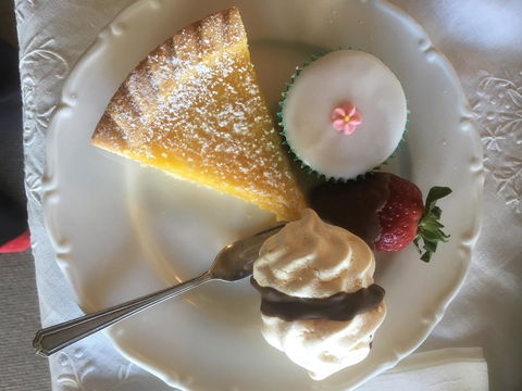 House On The Hill Bed And Breakfast - Accommodation Rockhampton 1