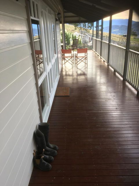House On The Hill Bed And Breakfast - Accommodation Rockhampton 3
