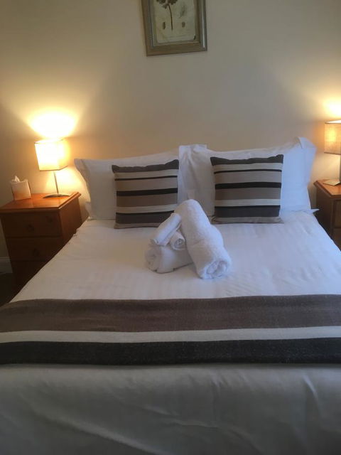 House On The Hill Bed And Breakfast - Accommodation Rockhampton 27