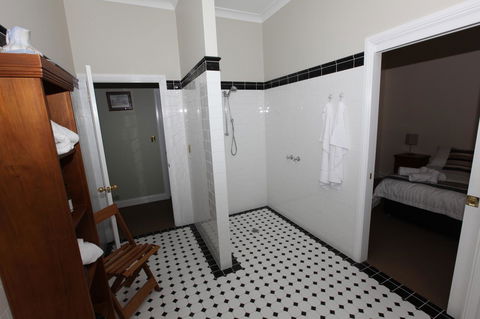 House On The Hill Bed And Breakfast - Accommodation Rockhampton 30