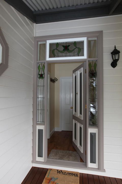 House On The Hill Bed And Breakfast - Accommodation Rockhampton 4