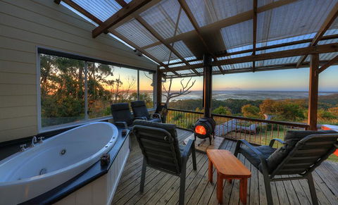 Island View Spa Cottage - Accommodation Rockhampton 1