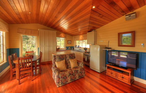 Island View Spa Cottage - Accommodation Rockhampton 7