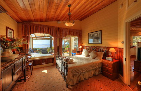 Island View Spa Cottage - Accommodation Rockhampton 2