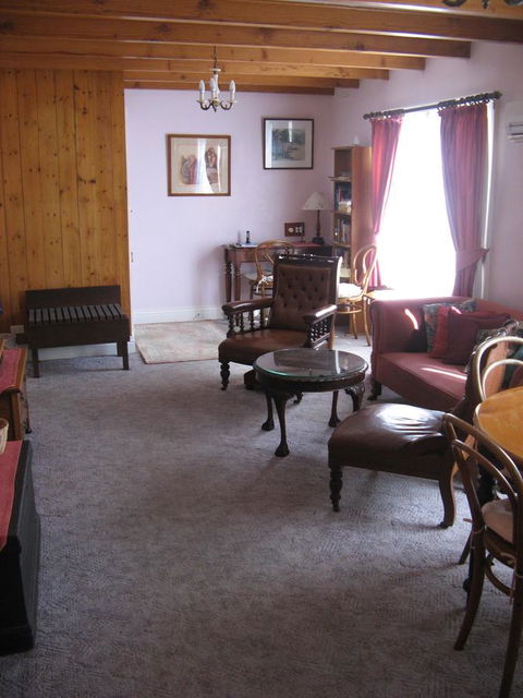 The Grove Cottages - Accommodation Rockhampton 7