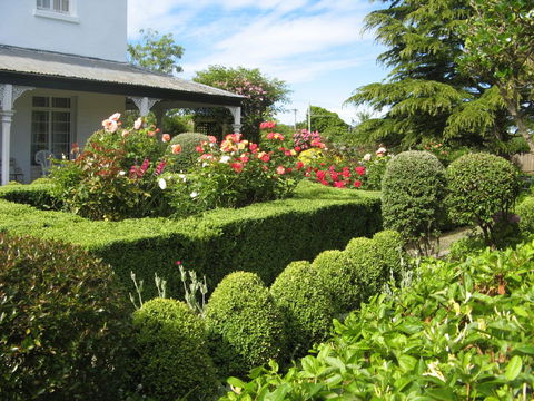 The Grove Cottages - Accommodation Rockhampton 9