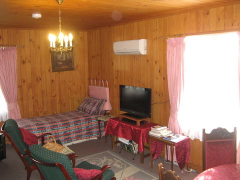 The Grove Cottages - Accommodation Rockhampton 14