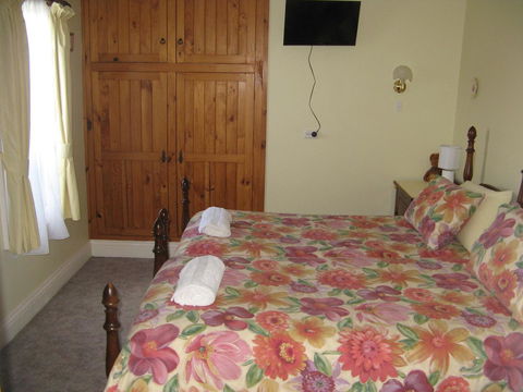 The Grove Cottages - Accommodation Rockhampton 6