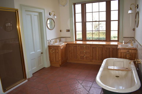CLAYFIELD HOMESTEAD - Rustic Country Accommodation - Accommodation Rockhampton 14