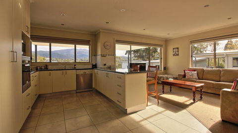 Hobart Villa - Accommodation Rockhampton 4