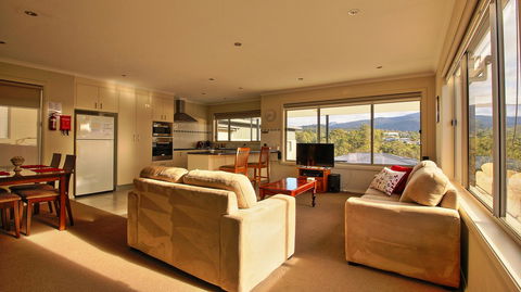 Hobart Villa - Accommodation Rockhampton 1