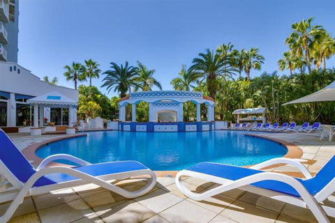 NEW Beautiful 1 Bedroom Beach Views Broadbeach - Accommodation Rockhampton 3