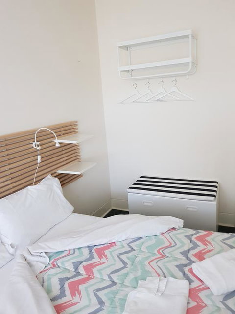 New Ivanhoe Hotel - Accommodation Rockhampton 1