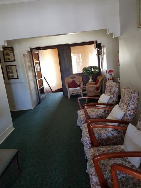 New Ivanhoe Hotel - Accommodation Rockhampton 3