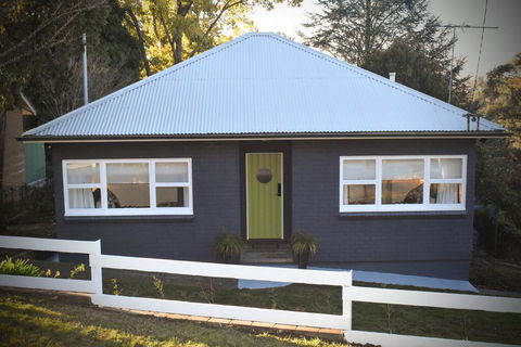 NEW Winston Cottage Leura Views & Location - Accommodation Rockhampton 0