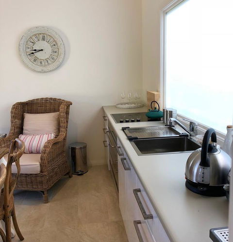 NEW: Tranquil Retreat -The Barn House Ingleside, Northern Beaches - Accommodation Rockhampton 3