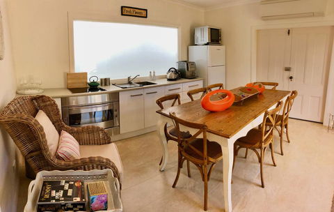 NEW: Tranquil Retreat -The Barn House Ingleside, Northern Beaches - Accommodation Rockhampton 2
