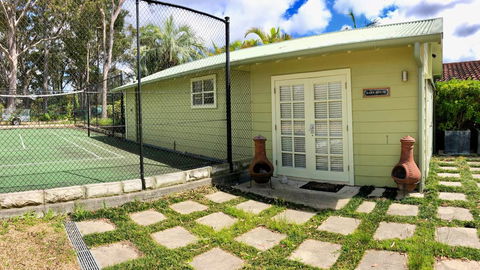 NEW: Tranquil Retreat -The Barn House Ingleside, Northern Beaches - Accommodation Rockhampton 1