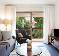 Newly-furnished 2-Bed Apartment with Gym and Pool - Accommodation Rockhampton