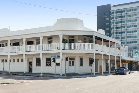 Newmarket Hotel - Accommodation Rockhampton 2