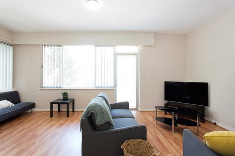 Nights On Broadway - Close To River, UWA & Hospitals - Accommodation Rockhampton 2