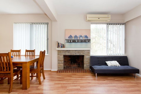 Nights On Broadway - Close To River, UWA & Hospitals - Accommodation Rockhampton 1