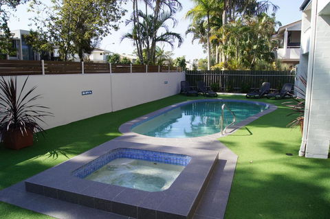 Noosa Parade Holiday Inn - Accommodation Rockhampton 0