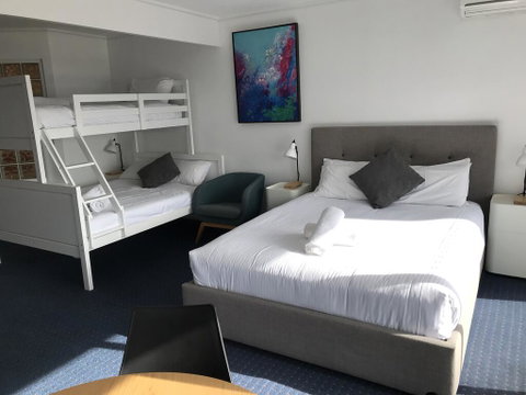 North Pier Hotel - Accommodation Rockhampton 3