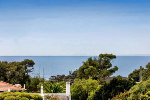 NORTH POINT RETREAT - MORNINGTON - Accommodation Rockhampton 1