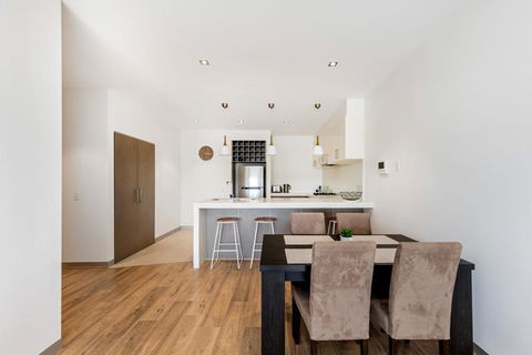 NORTH POINT RETREAT - MORNINGTON - Accommodation Rockhampton 0