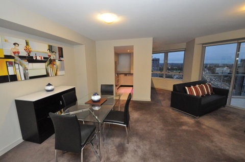North Sydney Fully Self Contained Modern 2 Bed Apartment (2207BER) - Accommodation Rockhampton 2