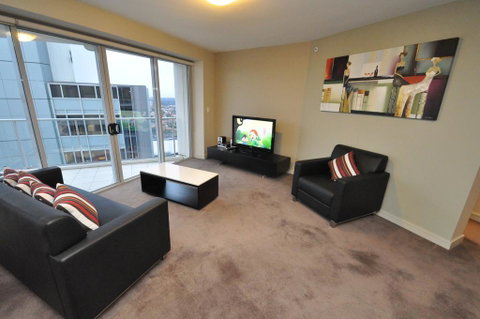 North Sydney Fully Self Contained Modern 2 Bed Apartment (2207BER) - Accommodation Rockhampton 1