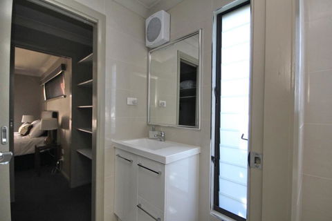NORTHERN HAVEN-3/16 David Campbell St NH - Accommodation Rockhampton 3