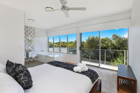 NORTHSHOR- ULTIMATE BEACH HOUSE - Accommodation Rockhampton 2