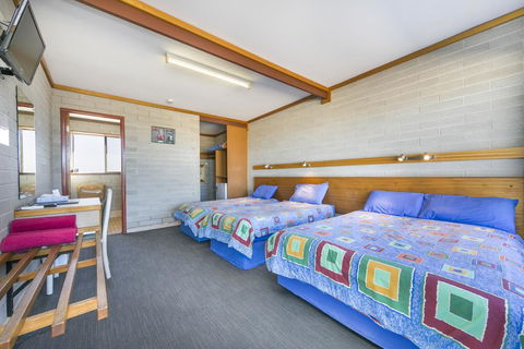 Nullarbor Roadhouse - Accommodation Rockhampton 1