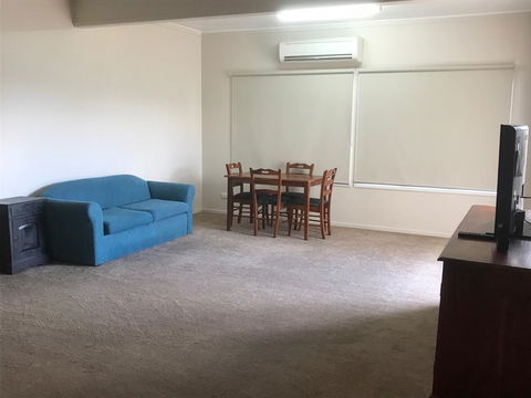 O'Shea's Royal Hotel - Accommodation Rockhampton 1