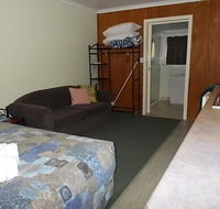 Oakridge Motel Tourist Park - Accommodation Rockhampton