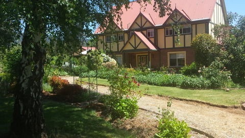 Oaktree Guest House - Accommodation Rockhampton 0