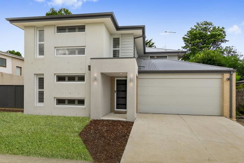 OCEAN BREEZE Family Home - Accommodation Rockhampton 0