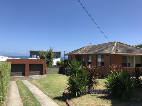 OCEAN VIEWS - Accommodation Rockhampton 0