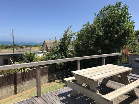 OCEAN VIEWS - Accommodation Rockhampton 2