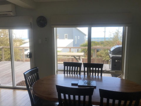 OCEAN VIEWS - Accommodation Rockhampton 3