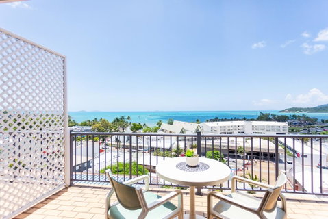 OCEAN VIEWS 10A - Accommodation Rockhampton 0