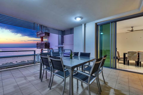 Oceana Darwin Central Oceanfront 3 Bedroom 2 Lounge Room Pool Gym Tennis Court Sleeps 9 - Accommodation Rockhampton 2