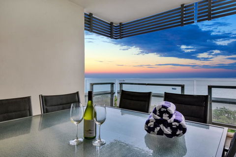 Oceana Darwin Central Oceanfront 3 Bedroom 2 Lounge Room Pool Gym Tennis Court Sleeps 9 - Accommodation Rockhampton 0