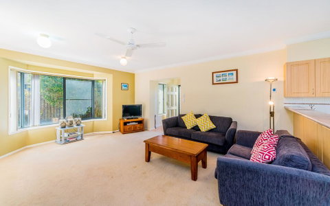 Oceania Cottage - LJHooker Yamba - Accommodation Rockhampton 2