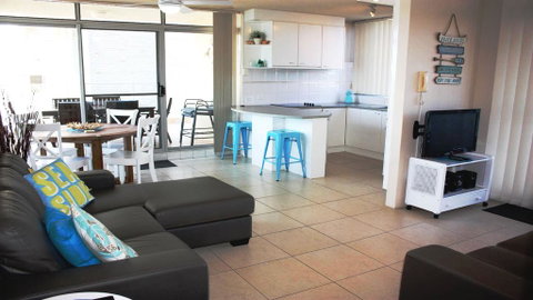Oceanic 1 - On Forster Main Beach! - Accommodation Rockhampton 2
