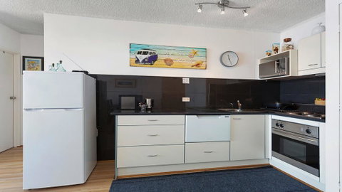 Oceanic 2 - On Main Beach! - Accommodation Rockhampton 2