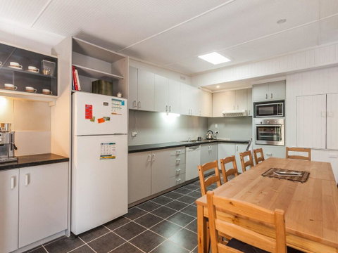 OCEANS 12 - ANGLESEA - Accommodation Rockhampton 3